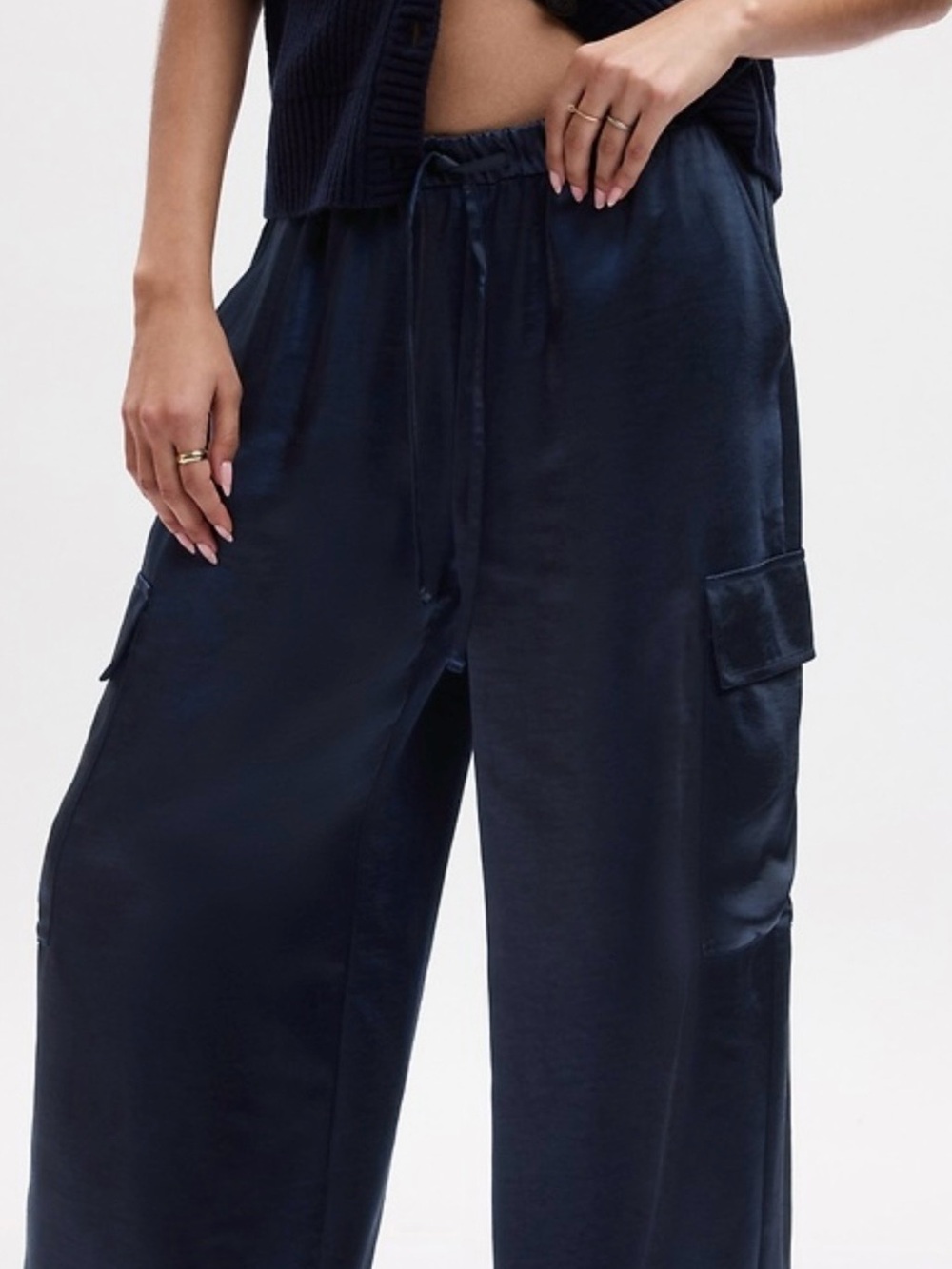 Vince Silk/Satin Wide-Leg Cargo Pants in Black Size M